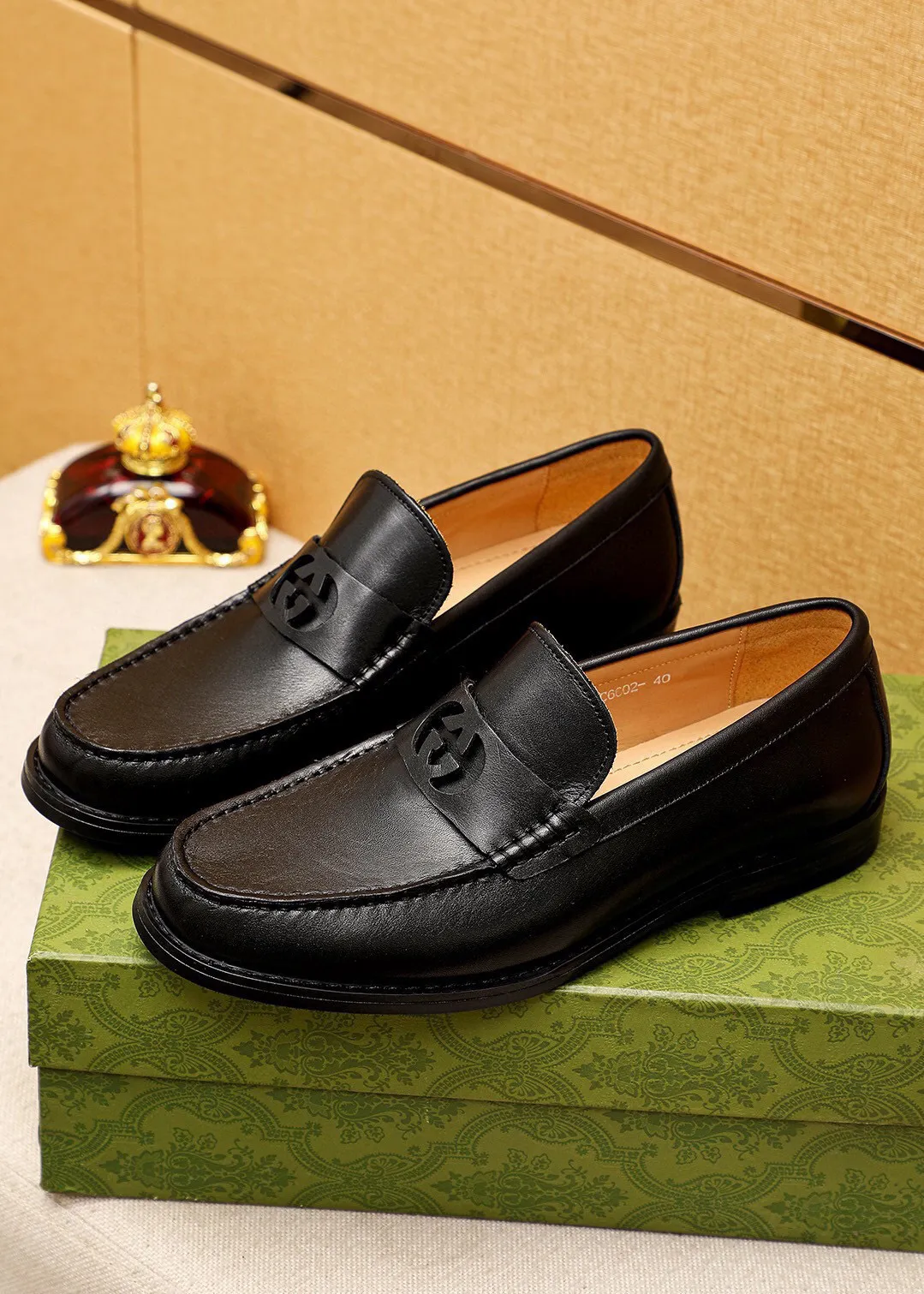Men's shoes 💰480 💐 Product trademark: GUCCI "Gucci" casual leather shoes Regular size: 38-44 (45🉑️customized) Product materials: Selected imported first-layer calfskin upper + luxury hardware buckle, imported water-dyed cowhide leather lining. Strong three-dimensional visual effect, combined outsole Color: 4⃣️colors available